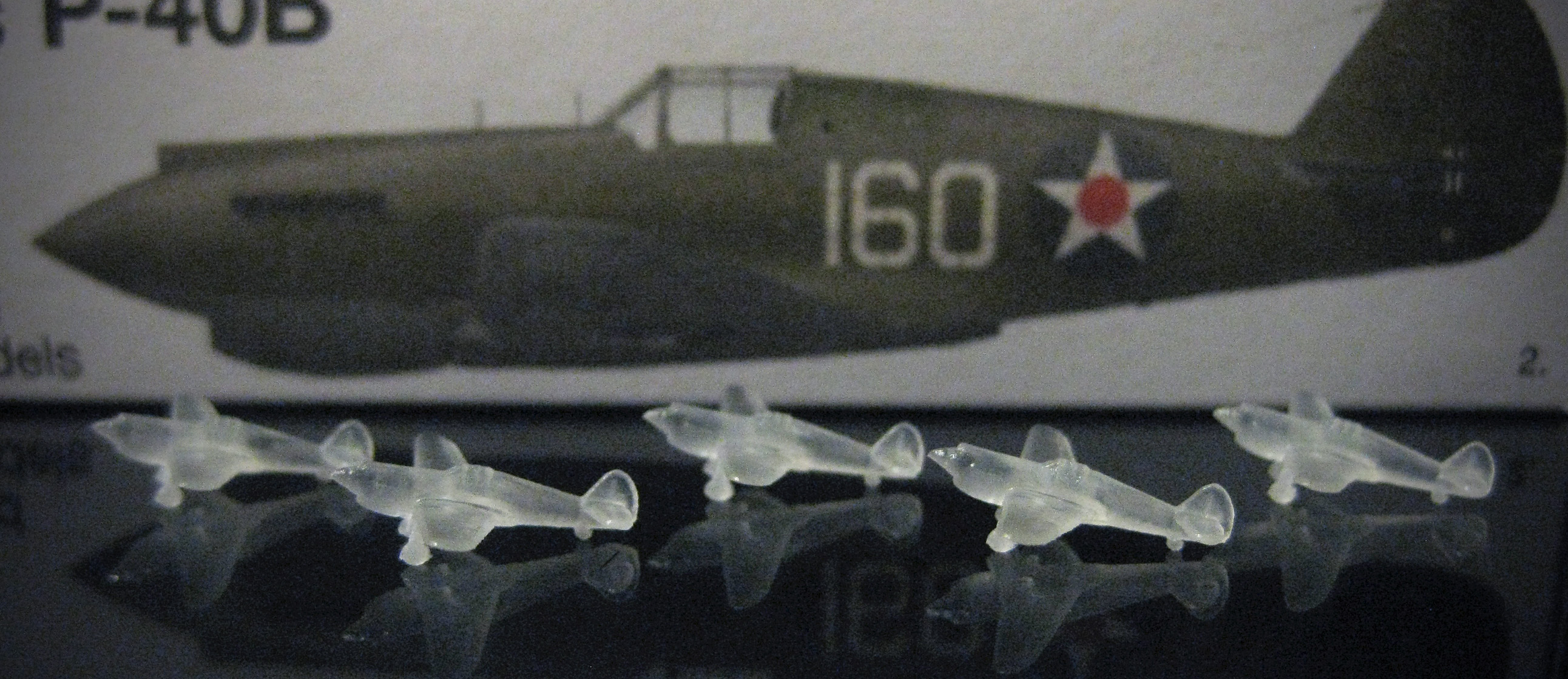 1/700 Curtiss P-40B Warhawk w/gear down (x5)