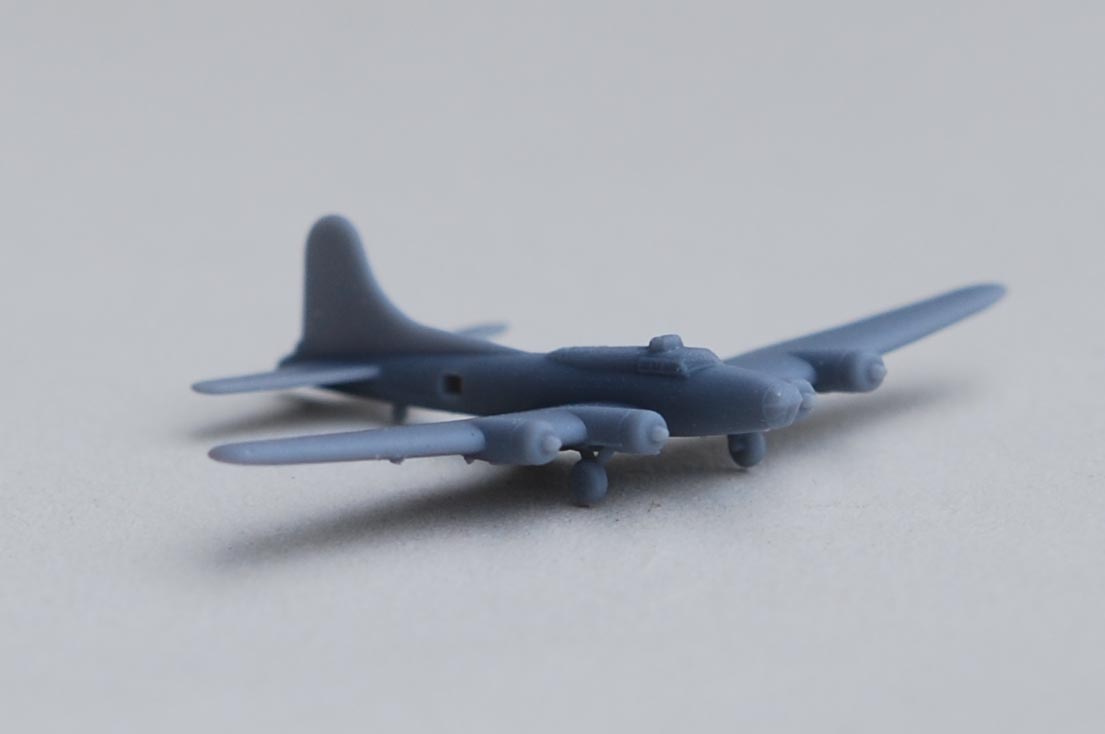 1/700 Boeing B-17E Flying Fortress w/gear down (x2)